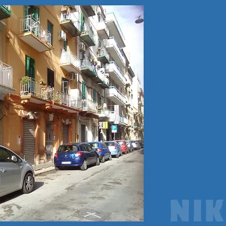 Nikki House בארי